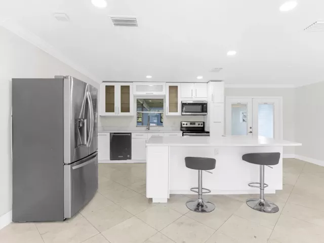 4-bedroom home for sale in Fort Lauderdale - 3313 SW 19th Street - MondialRealty