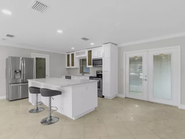 4-bedroom home for sale in Fort Lauderdale - 3313 SW 19th Street - MondialRealty