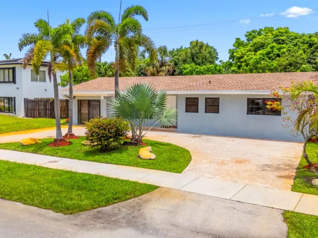 4-bedroom home for sale in Fort Lauderdale - 3313 SW 19th Street - MondialRealty