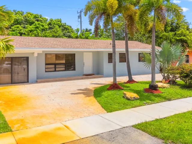 4-bedroom home for sale in Fort Lauderdale - 3313 SW 19th Street - MondialRealty