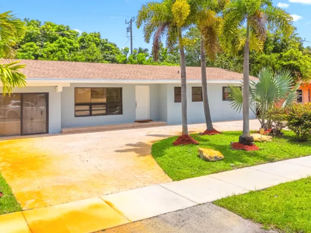 4-bedroom home for sale in Fort Lauderdale - 3313 SW 19th Street - MondialRealty