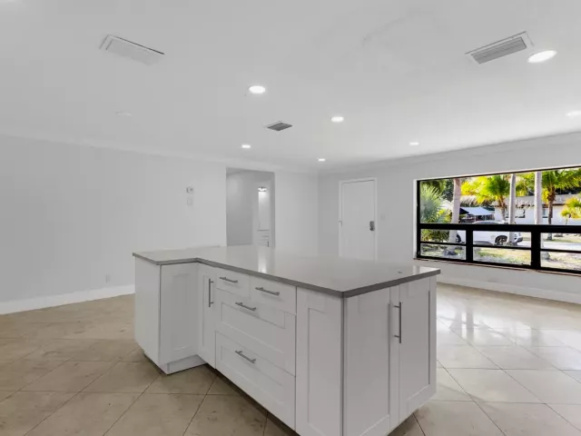 4-bedroom home for sale in Fort Lauderdale - 3313 SW 19th Street - MondialRealty