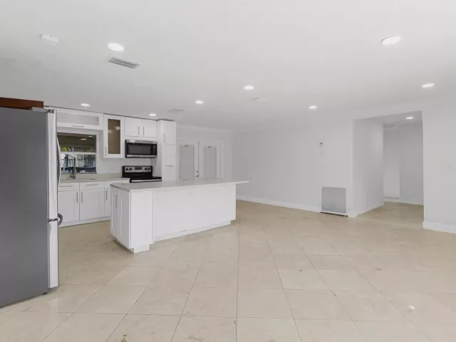 4-bedroom home for sale in Fort Lauderdale - 3313 SW 19th Street - MondialRealty