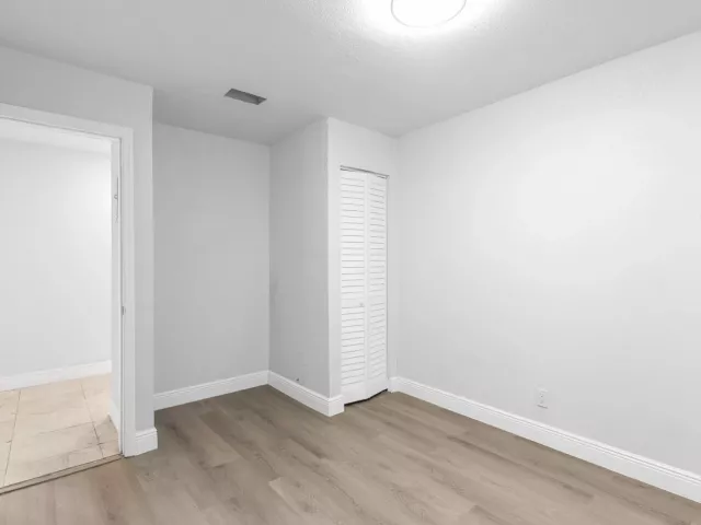 4-bedroom home for sale in Fort Lauderdale - 3313 SW 19th Street - MondialRealty