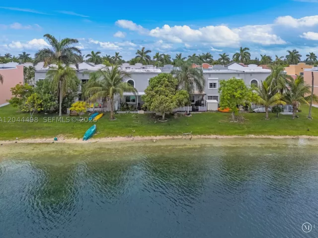 2-bedroom home for sale in Miami - 12427 NW 7th Ln - MondialRealty