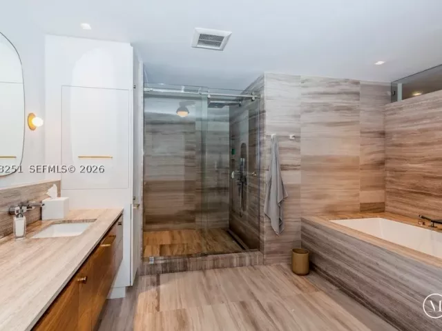 5-bedroom home for rent in Coral Gables - 1035 Catalonia ave - MondialRealty