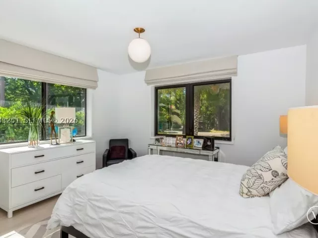 5-bedroom home for rent in Coral Gables - 1035 Catalonia ave - MondialRealty