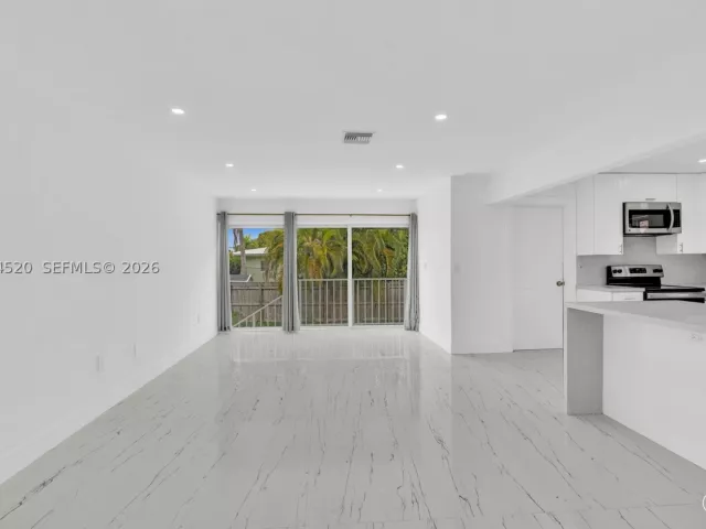 4-bedroom home for rent in Surfside - 8858 Harding Ave - MondialRealty