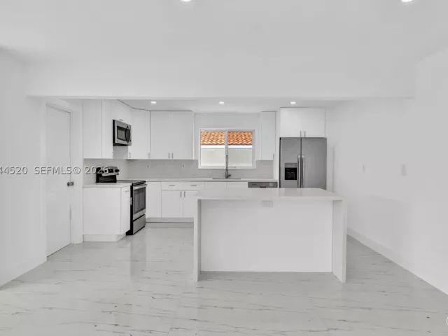 4-bedroom home for rent in Surfside - 8858 Harding Ave - MondialRealty