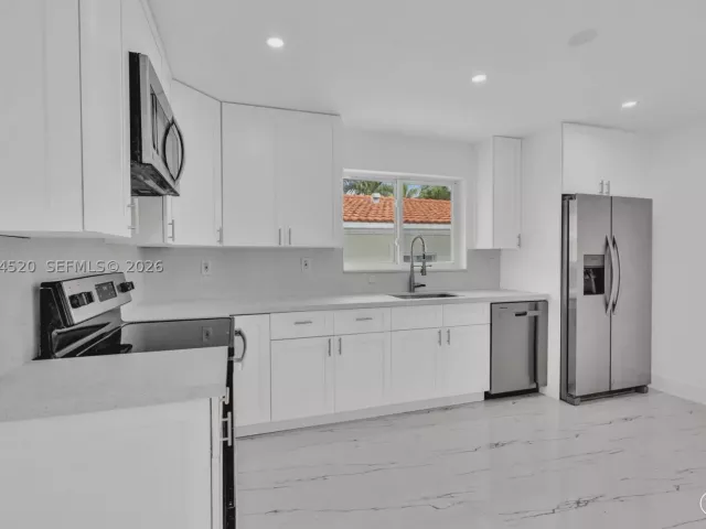 4-bedroom home for rent in Surfside - 8858 Harding Ave - MondialRealty