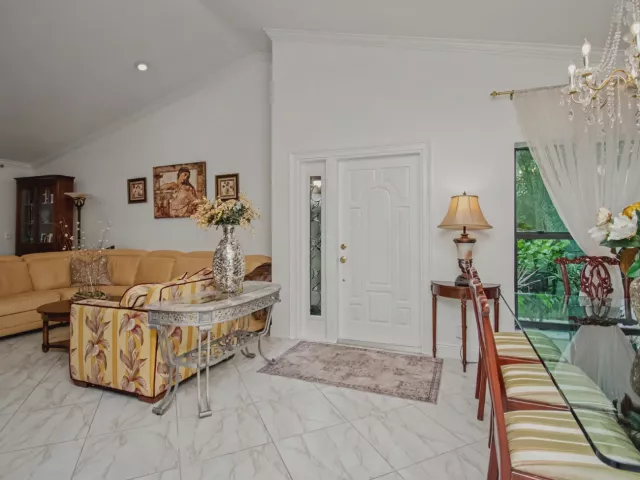 2-bedroom home for rent in Boca Raton - 9708 Erica Court - MondialRealty