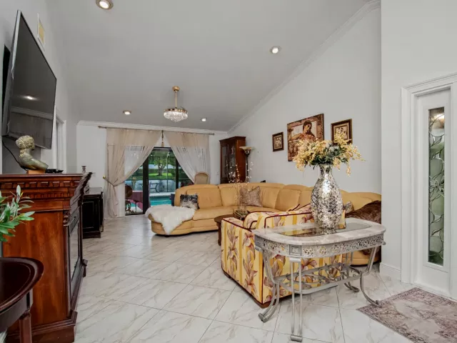 2-bedroom home for rent in Boca Raton - 9708 Erica Court - MondialRealty