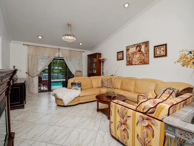 2-bedroom home for rent in Boca Raton - 9708 Erica Court - MondialRealty