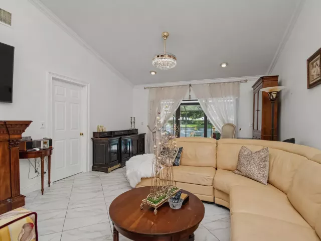 2-bedroom home for rent in Boca Raton - 9708 Erica Court - MondialRealty