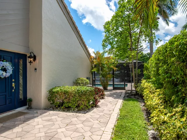 2-bedroom home for rent in Boca Raton - 9708 Erica Court - MondialRealty