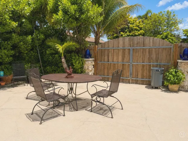 4-bedroom home for sale in Miami - 17202 SW 149th Place - MondialRealty