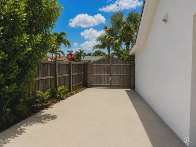 4-bedroom home for sale in Miami - 17202 SW 149th Place - MondialRealty
