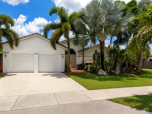4-bedroom home for sale in Miami - 17202 SW 149th Place - MondialRealty