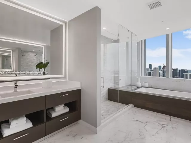 4-bedroom condo for sale in Miami - 851 NE 1st Ave 4912 - MondialRealty