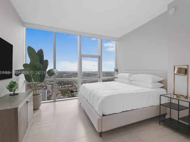 4-bedroom condo for sale in Miami - 851 NE 1st Ave 4912 - MondialRealty