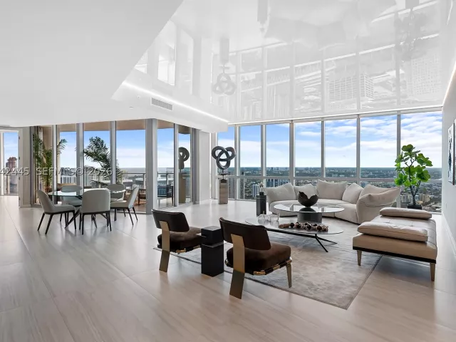 4-bedroom condo for sale in Miami - 851 NE 1st Ave 4912 - MondialRealty