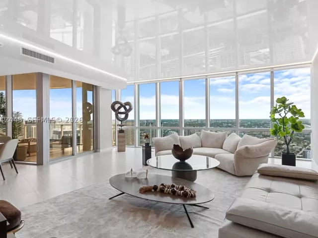 4-bedroom condo for sale in Miami - 851 NE 1st Ave 4912 - MondialRealty