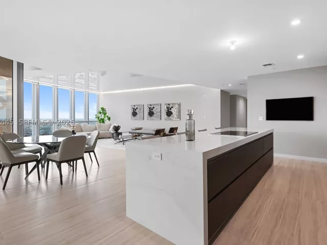 4-bedroom condo for sale in Miami - 851 NE 1st Ave 4912 - MondialRealty