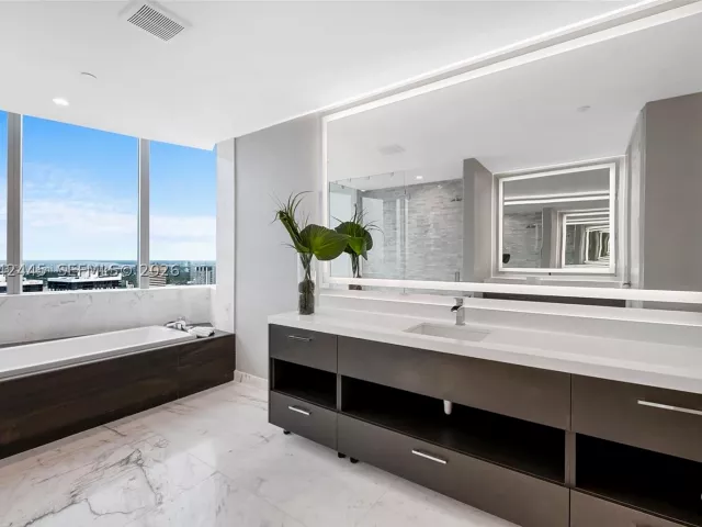 4-bedroom condo for sale in Miami - 851 NE 1st Ave 4912 - MondialRealty