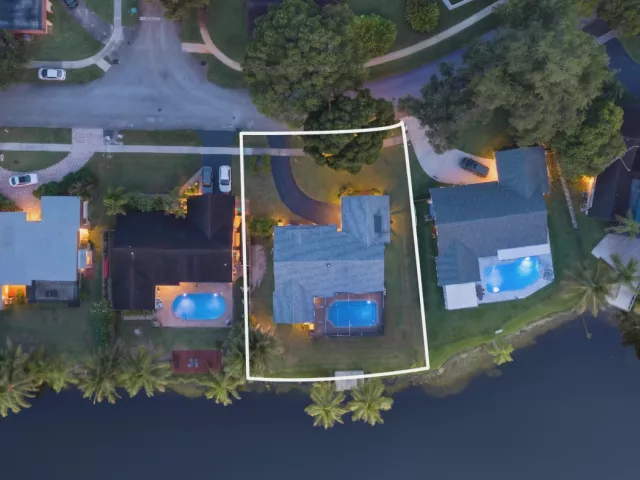 4-bedroom home for sale in Cooper City - 5152 SW 104th Avenue - MondialRealty
