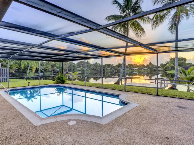 4-bedroom home for sale in Cooper City - 5152 SW 104th Avenue - MondialRealty