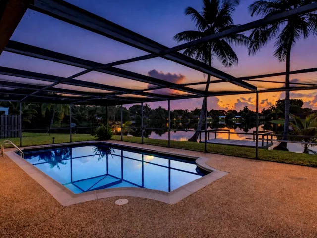 4-bedroom home for sale in Cooper City - 5152 SW 104th Avenue - MondialRealty