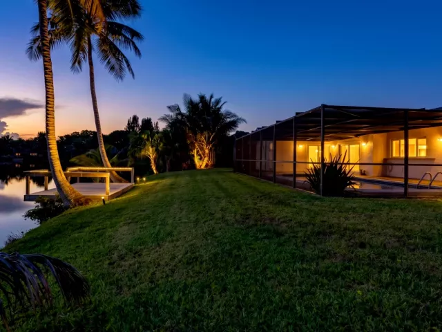 4-bedroom home for sale in Cooper City - 5152 SW 104th Avenue - MondialRealty