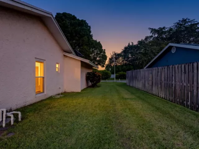 4-bedroom home for sale in Cooper City - 5152 SW 104th Avenue - MondialRealty