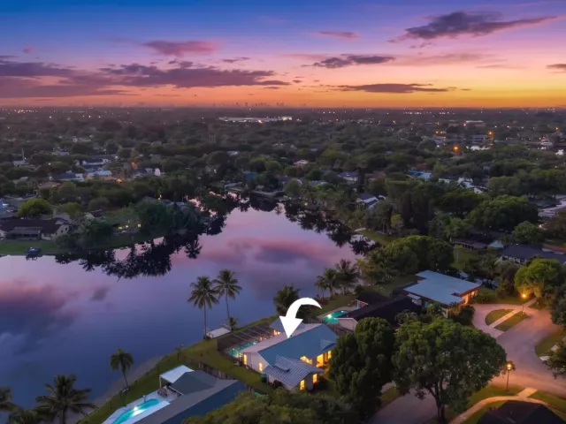 4-bedroom home for sale in Cooper City - 5152 SW 104th Avenue - MondialRealty