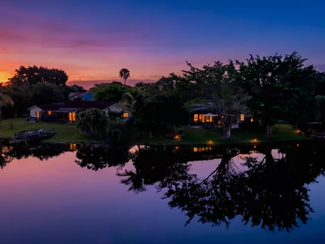 4-bedroom home for sale in Cooper City - 5152 SW 104th Avenue - MondialRealty