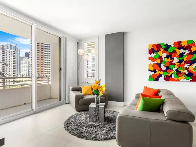 1-bedroom condo for sale in Miami - 888 Brickell Key Dr 1002 - MondialRealty