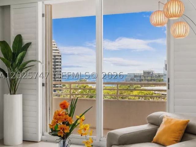 1-bedroom condo for sale in Miami - 888 Brickell Key Dr 1002 - MondialRealty