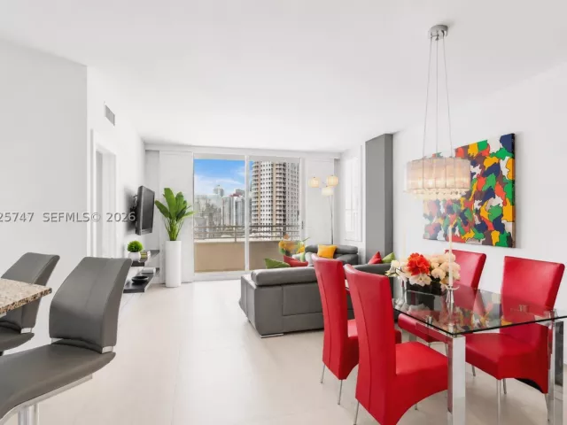 1-bedroom condo for sale in Miami - 888 Brickell Key Dr 1002 - MondialRealty