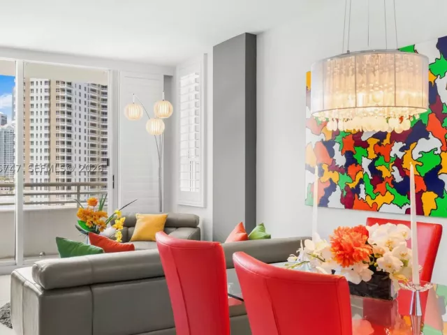 1-bedroom condo for sale in Miami - 888 Brickell Key Dr 1002 - MondialRealty