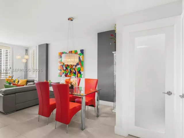 1-bedroom condo for sale in Miami - 888 Brickell Key Dr 1002 - MondialRealty