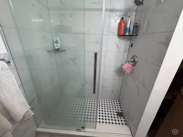 4-bedroom home for sale in Hollywood - 5851-5853 Fillmore St - MondialRealty