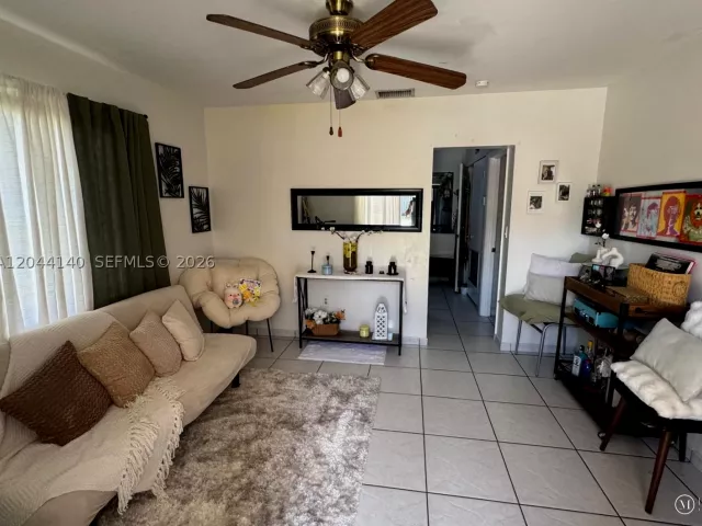 4-bedroom home for sale in Hollywood - 5851-5853 Fillmore St - MondialRealty