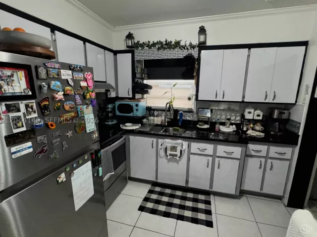 4-bedroom home for sale in Hollywood - 5851-5853 Fillmore St - MondialRealty