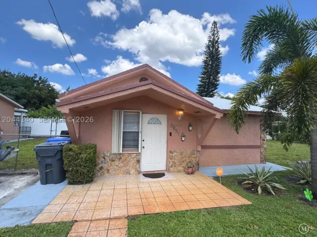 4-bedroom home for sale in Hollywood - 5851-5853 Fillmore St - MondialRealty