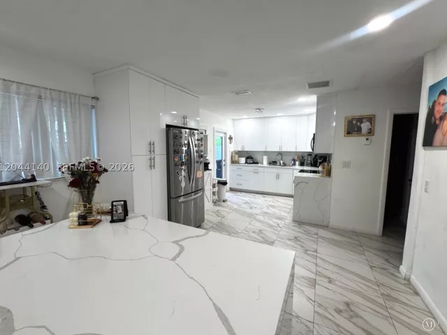 4-bedroom home for sale in Hollywood - 5851-5853 Fillmore St - MondialRealty
