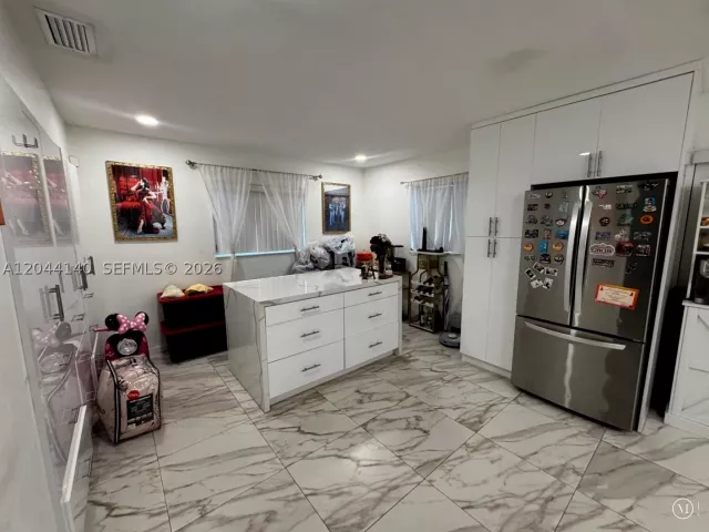 4-bedroom home for sale in Hollywood - 5851-5853 Fillmore St - MondialRealty