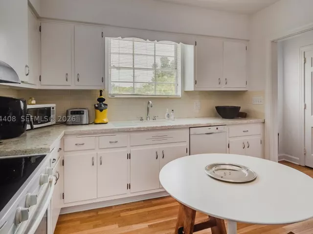 2-bedroom home for rent in Coral Gables - 2828 Segovia St Suite 1 - MondialRealty