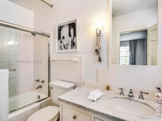 2-bedroom home for rent in Coral Gables - 2828 Segovia St Suite 1 - MondialRealty