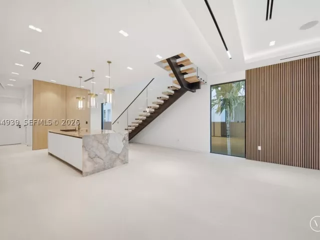 3-bedroom home for sale in Fort Lauderdale - 1332 NE 16th Ter - MondialRealty