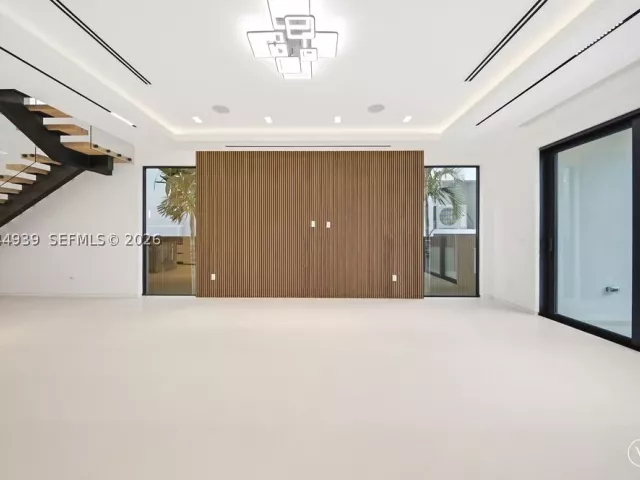 3-bedroom home for sale in Fort Lauderdale - 1332 NE 16th Ter - MondialRealty